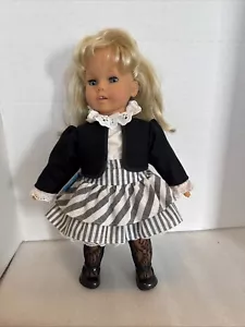 18" Vinyl Puppe blonde Haare Made in West Germany Engel Puppe Outfit Kleid + Etikett - Bild 1 von 6
