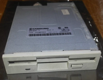 Floppy disk drive SAMSUNG Model SFD-321D 3.5" - Image 1 of 4