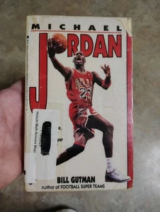 VINTAGE MICHAEL JORDAN PAPERBACK BOOK 1991 AUTHOR BILL GUTMAN**NOTE* - Bild 1 von 8