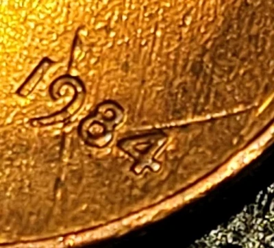 Lincoln Memorial Cent 1984 tiene un sobregolpe y golpea en el anverso. Gratis Foto 1 de 3