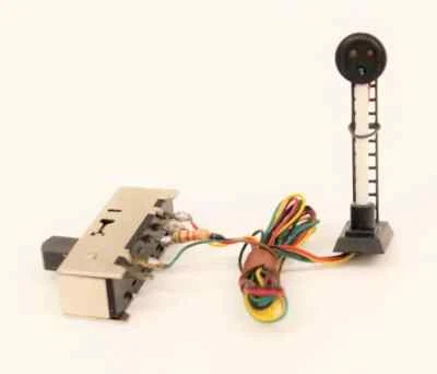 MODEL POWER NO. 8572 Segnale Ferroviario tipo FS a 3 luci  N 1:160 - Immagine 1 di 2