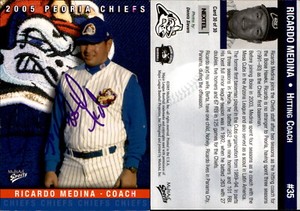Ricardo Medina Signed 2011 MultiAd Peoria Chiefs #28 Card Auto