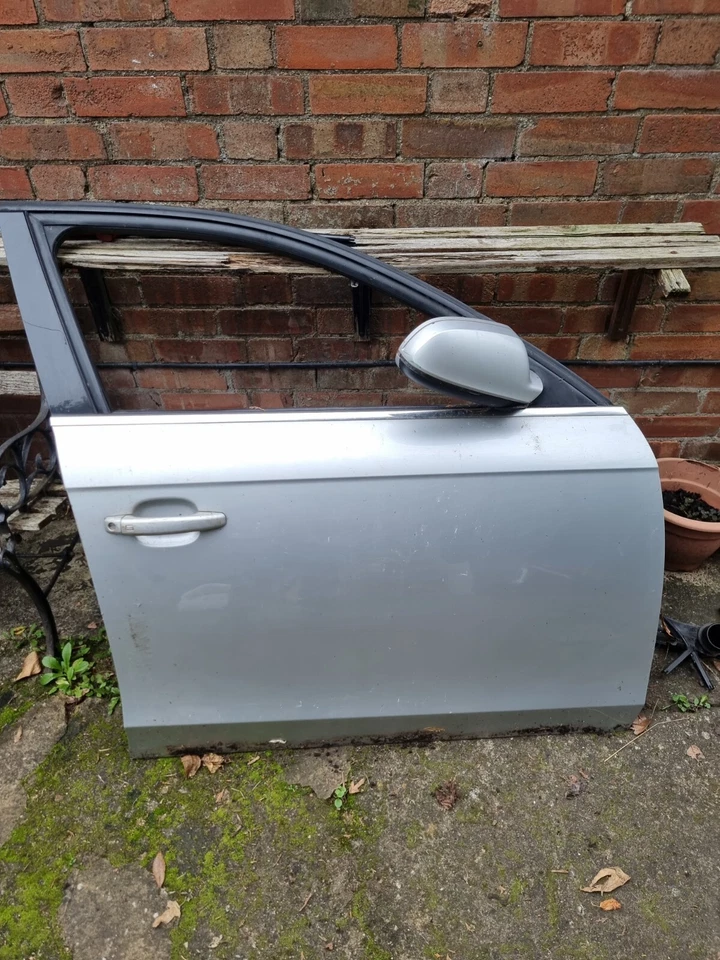 Audi A4 Sline B8 2008-2011 berlina delantera derecha (lado del conductor) puerta completa LX7W  Foto 1 de 1