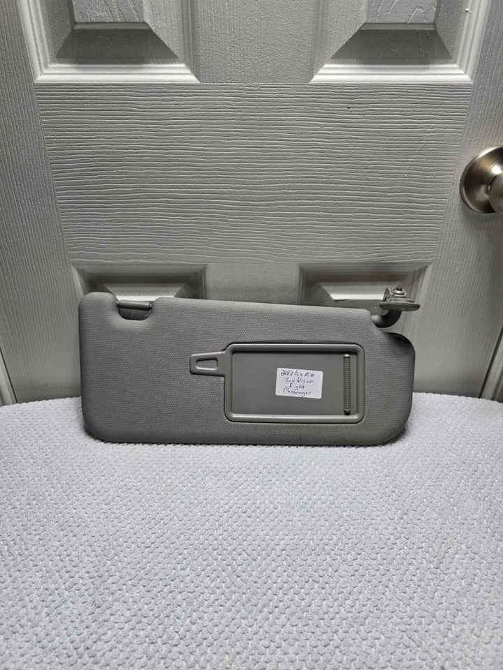 Kia Rio 2013 lado derecho del conductor parasol con espejo parasol gris OEM (R Foto 1 de 4