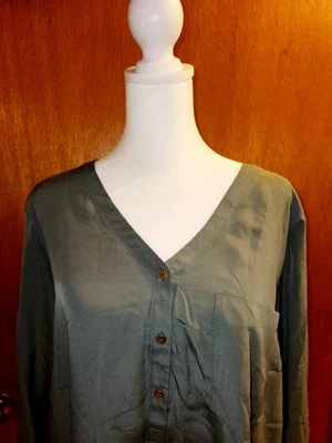 Blusa grande para mujer Mossimo verde oliva de gran tamaño manga 3/4 enrollable Foto 1 de 4