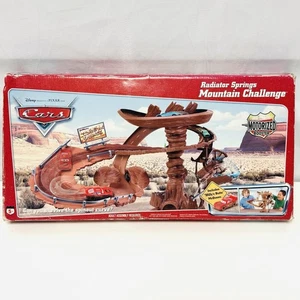 Disney Pixar Cars DIRT TRACK RADIATOR SPRINGS MOUNTAIN CHALLENGE - 1:55 Diecast - Picture 1 of 12