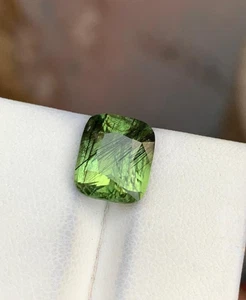5,80 Karat natürlicher Kissenschnitt drehbarer Peridot aus Pakistan - Bild 1 von 4