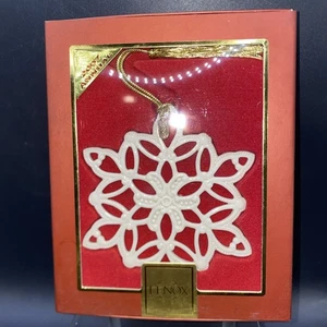 Lenox Anual Fantasías de Nieve Copo de Nieve Adorno 2007 - Vacaciones de Navidad - Imagen 1 de 3