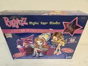2002 NEU BRATZ STYLIN' HAIR STUDIO ÜBER 20 ACCESSOIRES ECHT FUNKTIONIERENDES WASCHBECKEN - Bild 1 von 15