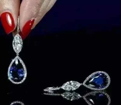 Pendiente colgante enchapado en oro blanco de 14 k con corte de pera de zafiro creado en laboratorio de 3,00 quilates Foto 1 de 4