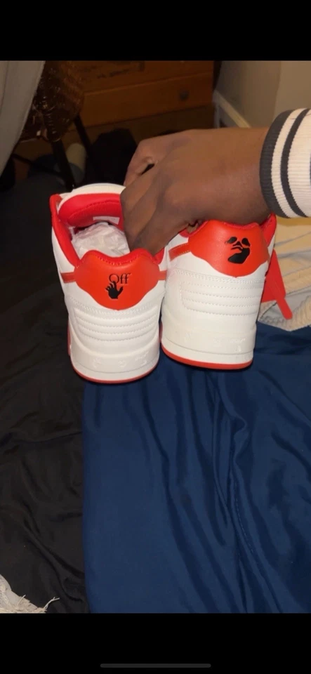 Off-White Fuera de Oficina rojo y blanco Foto 1 de 3