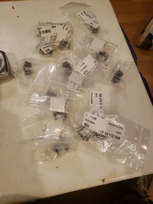 13 MERCEDES W201 190D FUEL LINE BRACKETS GENUINE OEM ORIGINAL NEW 1984-1995 (A) - Image 1 of 3