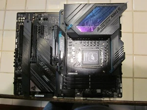 ASUS ROG Strix Z690-E Gaming WiFi LGA 1700 ATX Intel Motherboard - Picture 1 of 13