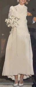 Vintage Womens Size 8 Lace and Pearls Wedding Dress, Long Sleeve, 4/5 Length - Picture 1 of 7