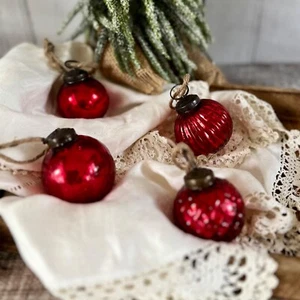 Set 4 Vintage Red Recycled Glass Baubles Antique Red Christmas Tree Decorations - Picture 1 of 12