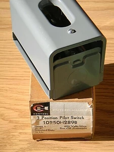 Cutler Hammer 10250H289B SPDT 3 Position Pilot Switch 600 VAC Standard Duty NOS  - Picture 1 of 5