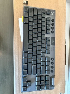 Teclado mecánico inalámbrico para juegos Logitech G915 X TKL – Excelente Foto 1 de 3