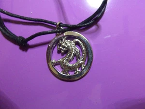 BIJOUX FANTAISIE joli PENDENTIF métal blanc DRAGON - Foto 1 di 1