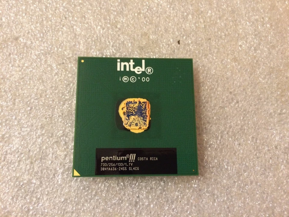 Processore Intel Pentium III SL4CG 733MHz 133MHz FSB 256KB L2 Socket PPGA370 - Immagine 1 di 1