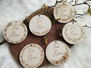 Edle Geschenkanhänger aus Holz für jeden Anlass personalisiert mit Wunschnamen - Bild 1 von 13