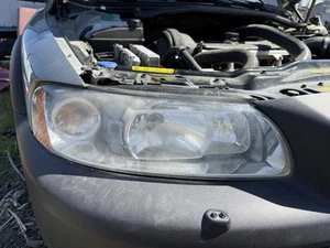 Volvo XC70 2.5L Turbo AWD Front Passenger RH Headlight Assembly 2006 OEM - Picture 1 of 11