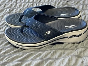 Skechers Go Walk Arch Fit Sandals Womens 8 Dazzle Flip Flops Sparkle Navy Thong - Picture 1 of 18