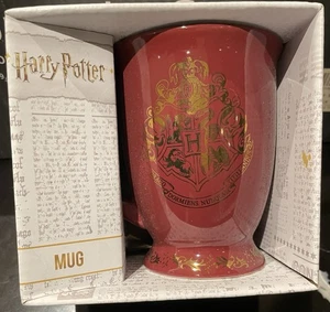 HARRY POTTER HOGWARTS CREST - BURGUNDY & GOLD - TEA / COFFEE CERAMIC MUG - BOXED - Bild 1 von 2