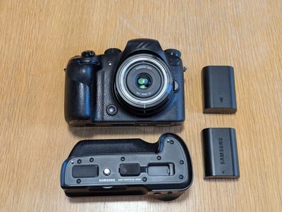 Samsung NX 1 4k Camera Used w/ Vertical Grip, 30mm F2 lens and 2 Batteries - Image 1 of 4