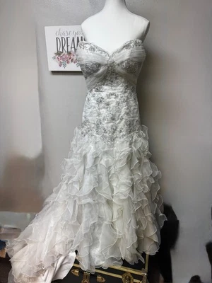Vestido de novia de sirena MTA SOLANO con falda con volantes y busto de novia talla 4 Foto 1 de 4