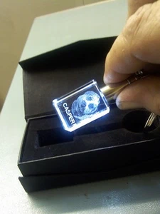LASER PHOTO CRYSTAL PERSONALIZED GIFT KEY RING GRANDMA -DAD KIDS PETS 2D-3D T - Picture 1 of 5