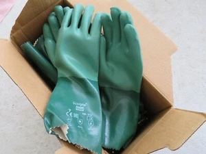 12 pares de guantes Ansell Edmont 08-352 Scorpio resistentes a productos químicos 12" talla 7 - Imagen 1 de 4