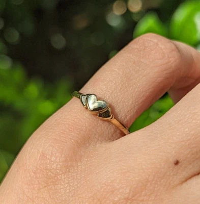 Vintage Triple Love Heart 18ct Yellow Gold Band Small Pinky Ring Size J 1/2 US 5 - Image 1 of 4