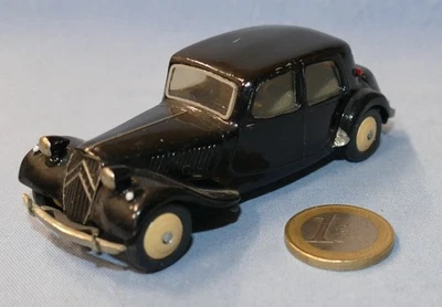 Surmoulage Anonyme de la Dinky France réf 24N : Citroën Traction Malle (Noir) - Photo 1/4