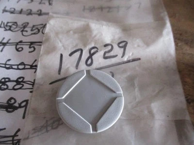 Pargo Cortacésped Parte Muelle Cubierta 17829 Rueda Enchufe Foto 1 de 3