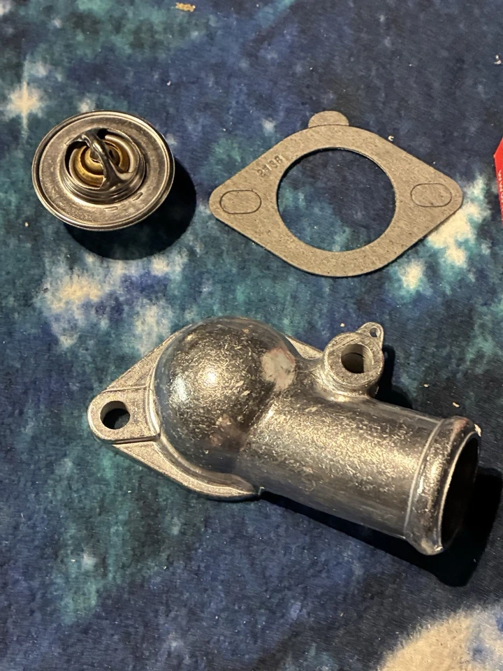 发动机冷却液恒温器外壳总成-套件 Motorad 4823KT — 第 1/4 张图片