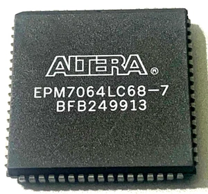 QTY 2 ALTERA EPM7064LC68-7 68-PIN CPLD **NEUER ALTER BESTAND** - Bild 1 von 1