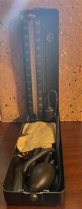 Vintage Tycos medical blood pressure Baumanometer with case - Picture 1 of 5