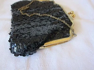 PULSERA DE NOCHE DE LENTEJUELAS NEGRA ENMARCADA DE COLECCIÓN CON CADENA Y CIERRE DE BLOQUEO DE BESO - Imagen 1 de 6