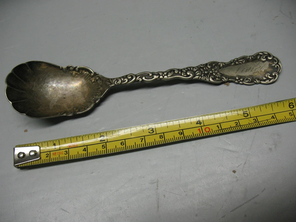  ONEIDA W. ROGERS 1894 COLHER DE AÇÚCAR VIOLETA X -MAS 1894 MUITO BOA  - Imagem 1 de 3