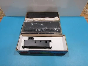 HO Scale RoundHouse Caboose & Box Cars Kits Undecorated Lot#1590 - Picture 1 of 5