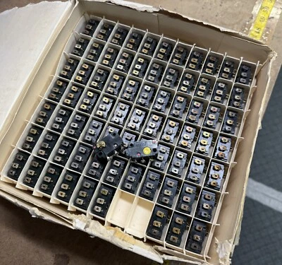 77 Stck. NOS Cherry E53 0,1 Amp SPDT Rotary Low Torque Snap Action Micro Switch CCW - Bild 1 von 4