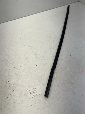 Nissan Pathfinder 2013-2020 puerta trasera derecha ventana resistente a la intemperie cinturón moldura OEM Foto 1 de 4