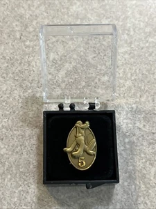 Disney Pluto 5 Year Anniversary Award Cast Member Exclusive Pin - Picture 1 of 3