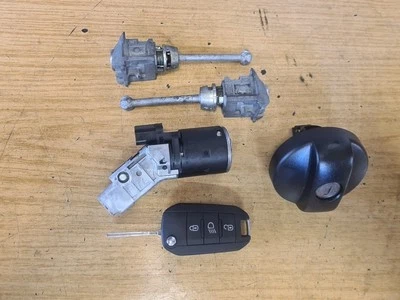 Peugeot 208 MK1 2016 juego de cerradura de 5 puertas + llave de mando barril de encendido puerta bloqueo de combustible Foto 1 de 4