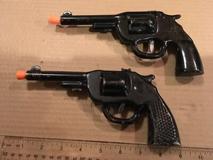 2 - VINTAGE Toy Gun Wyandotte Antique Pistol Pressed Steel - 1 clicker, 1 dart - Picture 1 of 11