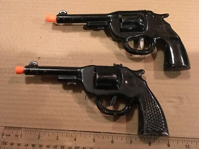 2 - Pistola de juguete vintage Wyandotte pistola antigua acero prensado - 1 clicker, 1 dardo Foto 1 de 4