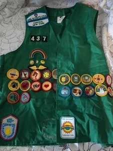 Grüne Girl Guides Weste mit vielen Patches bunt Central New York USA - Bild 1 von 8