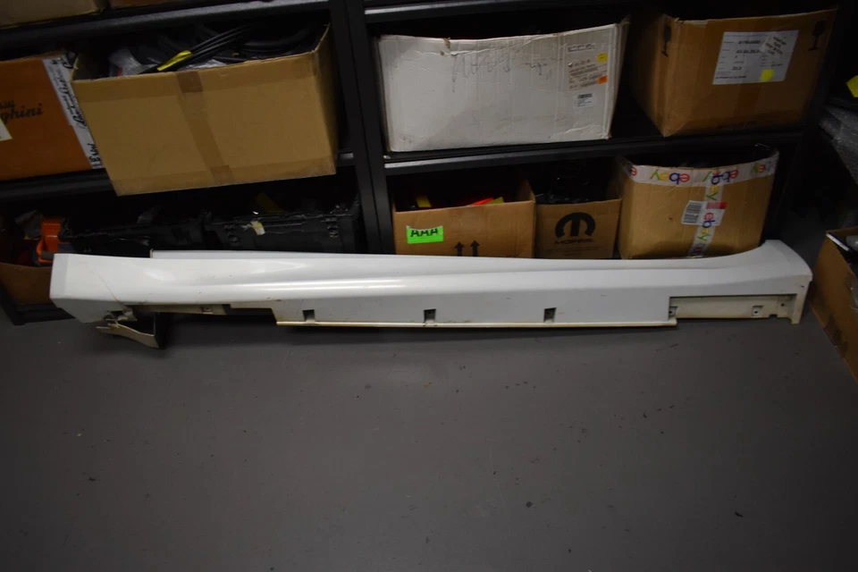 Cubierta alféizar lado izquierdo Infiniti M37 2011-2012 OEM de fábrica Foto 1 de 4