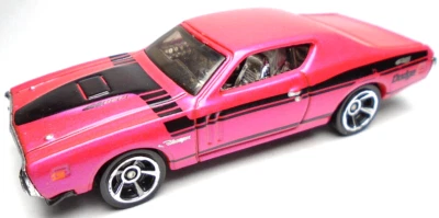 2009 HOT WHEELS '71 DODGE CHARGER 426 HEMI RED 1:64 DIECAST 3" CAR BLACK STRIPES - Image 1 of 4