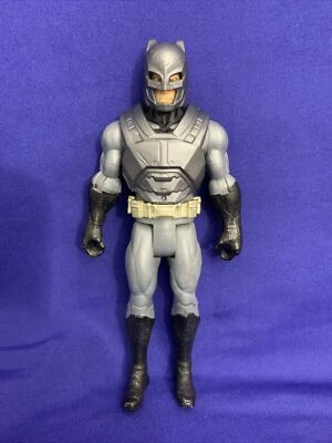 DC: Batman V Superman *Battle Armor Batman* Figura Mattel 6" *Incompleta* Foto 1 de 2